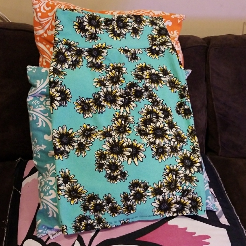 Lularoe Small Cassie Pencil Skirt